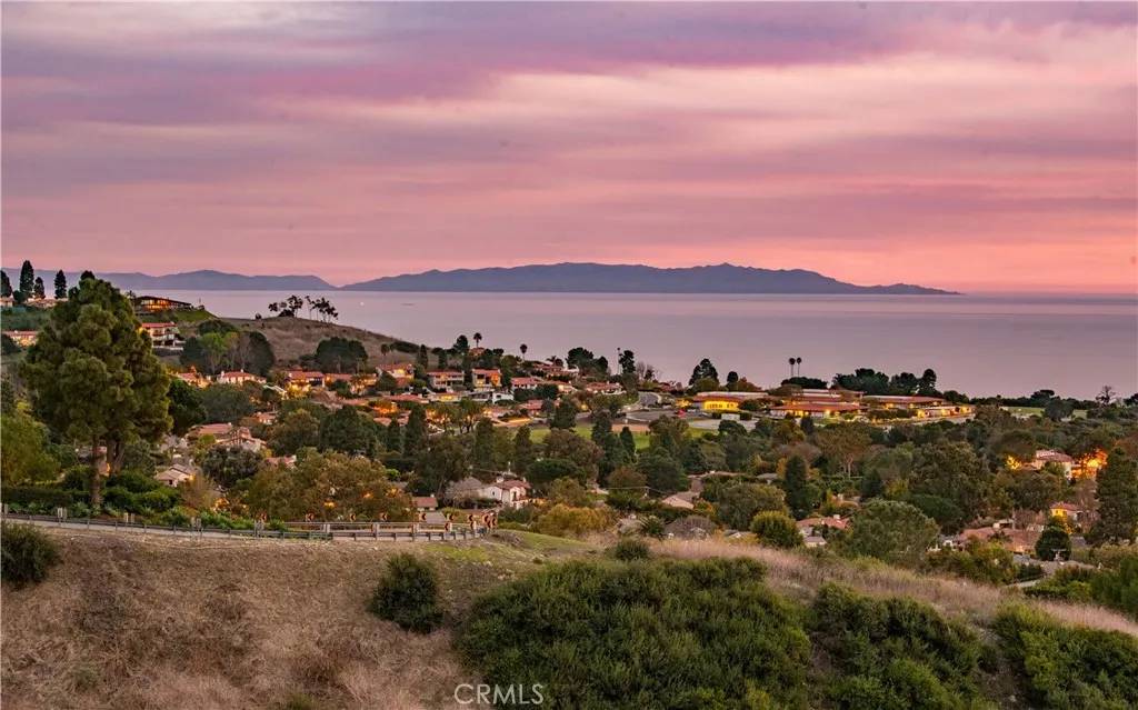 Palos Verdes Estates, CA 90274,940 Paseo La Cresta