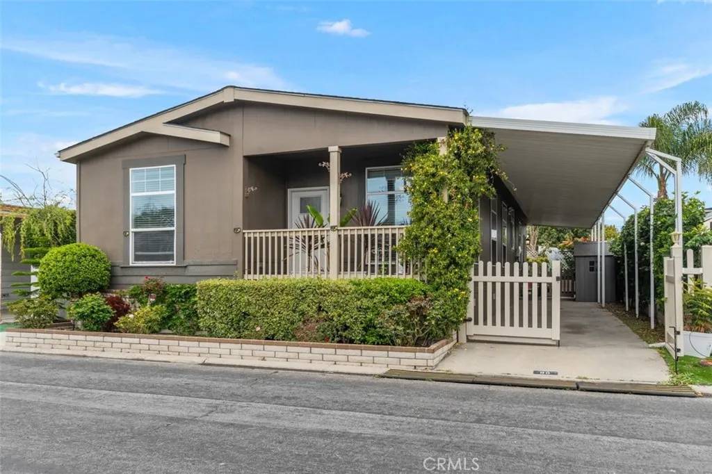 Long Beach, CA 90810,3595 Santa Fe #90