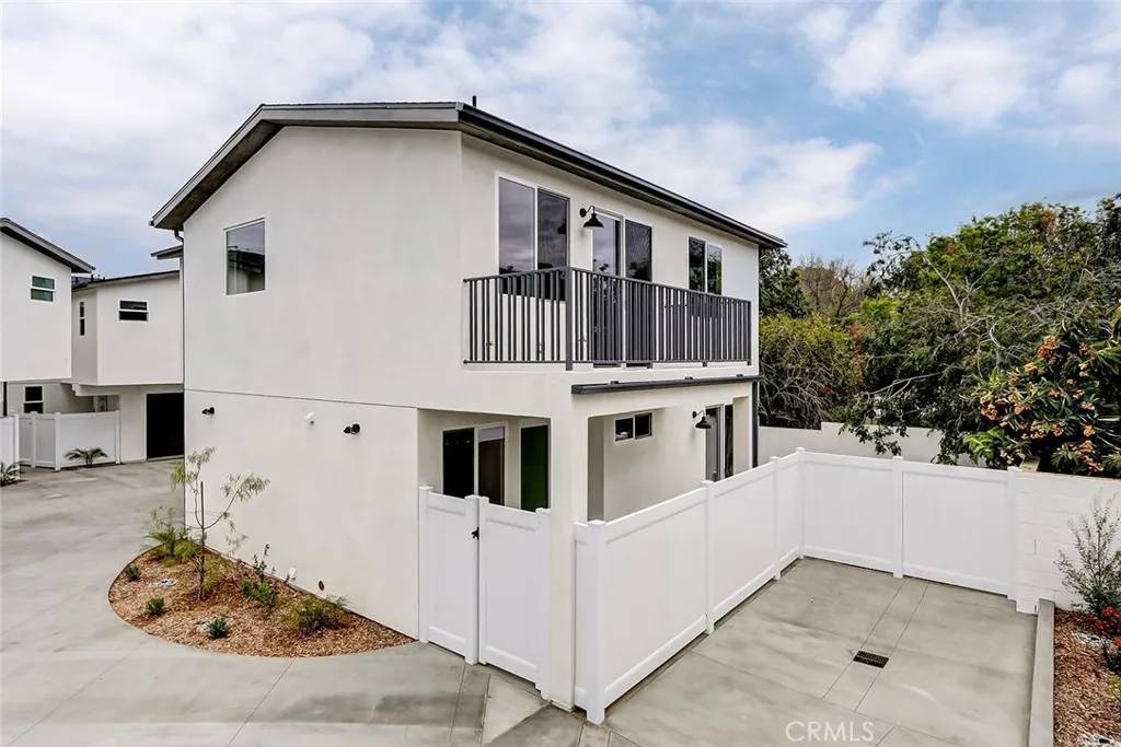 Lomita, CA 90717,26016 Oak Street #I
