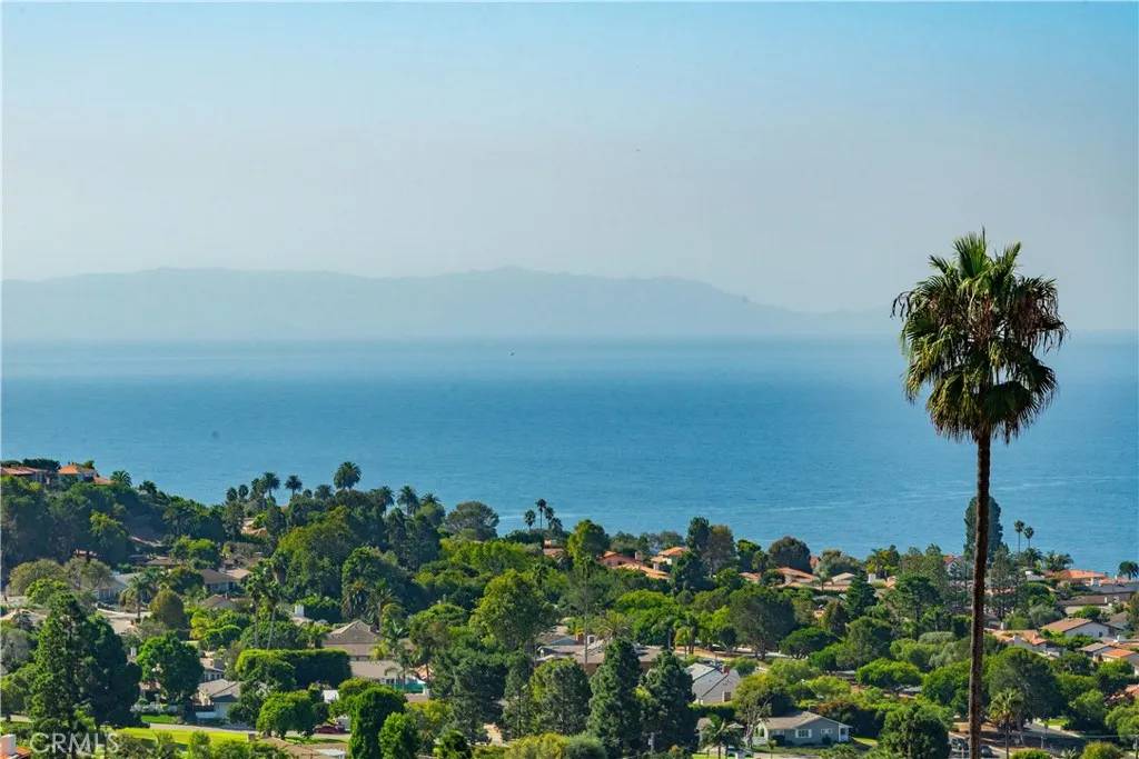 Palos Verdes Estates, CA 90274,1344 Via Romero