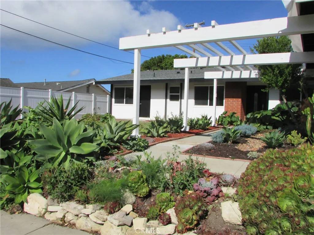 Rancho Palos Verdes, CA 90275,28011 Indian Rock Drive