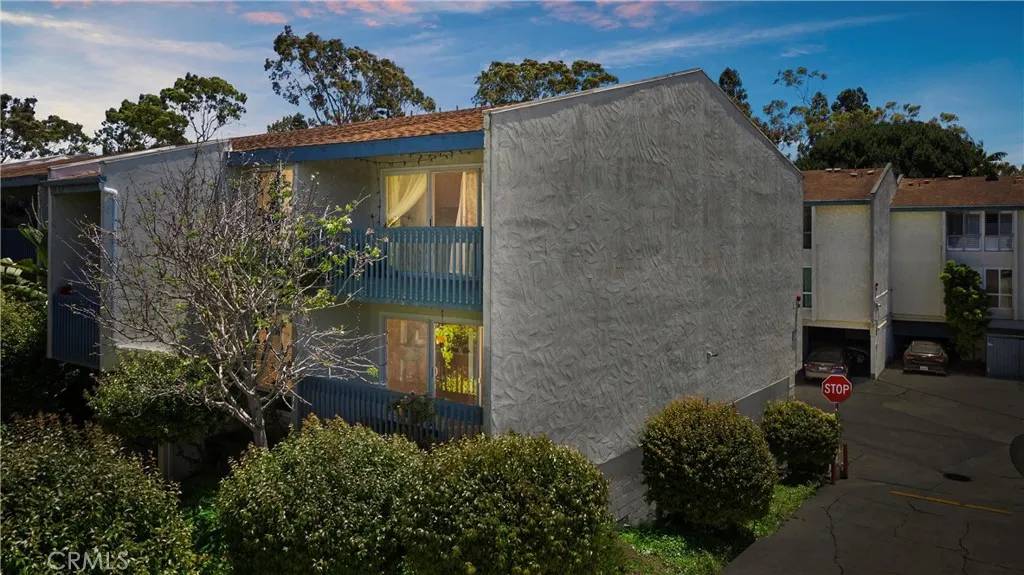 Redondo Beach, CA 90277,810 Camino Real #104