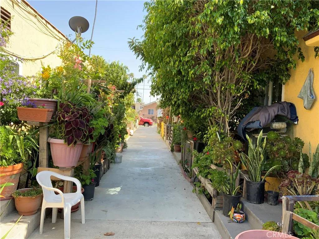 Wilmington, CA 90744,323 W Ross Place