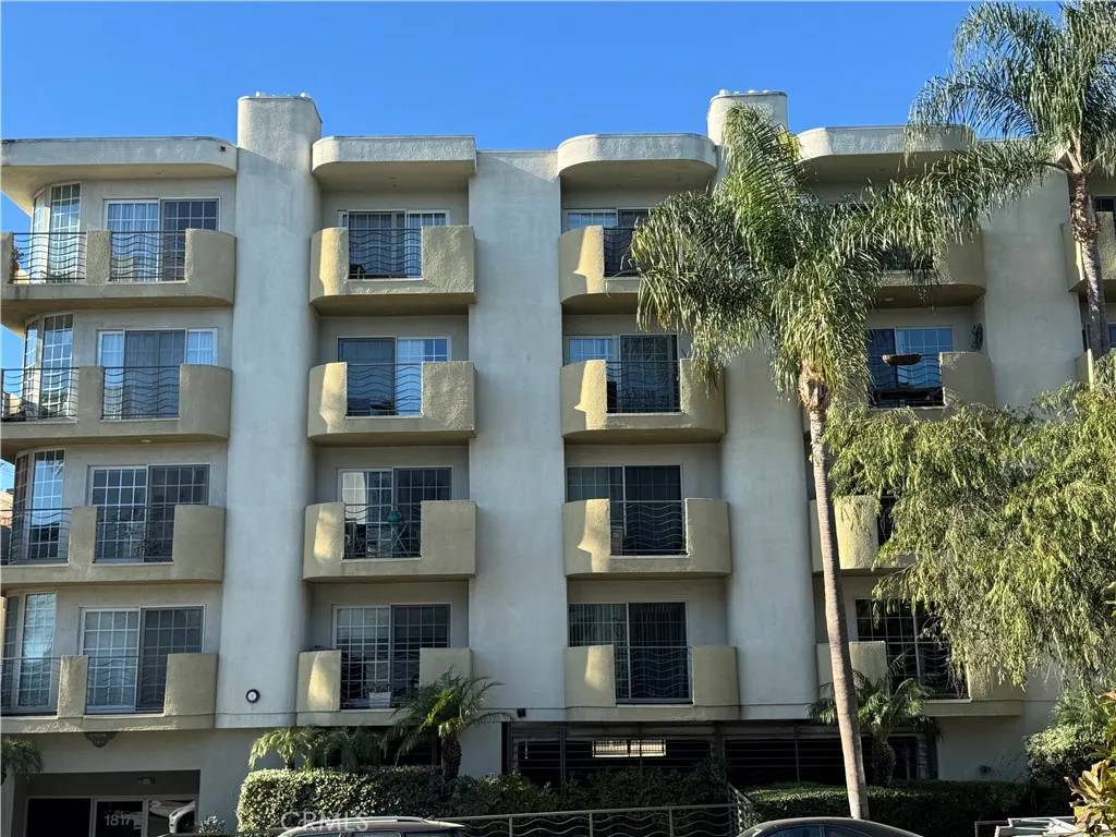 Los Angeles, CA 90025,1817 Selby Ave #205