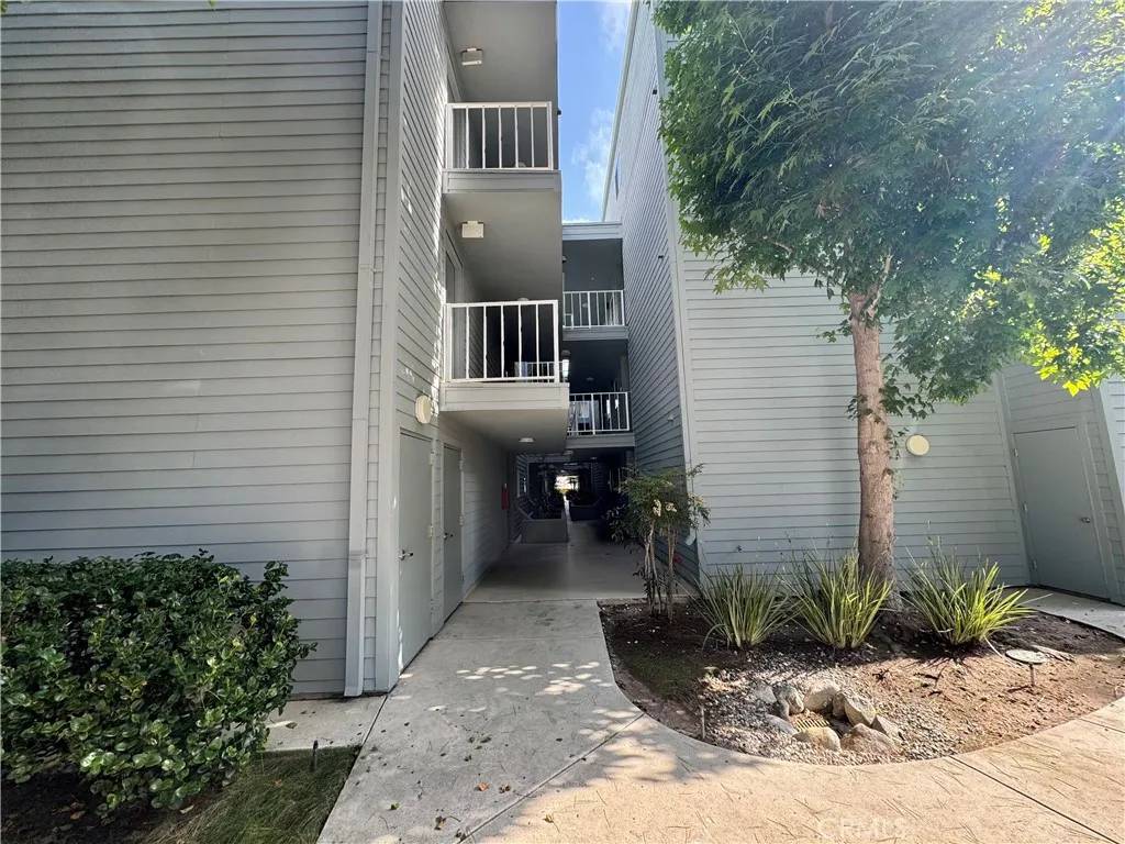 Redondo Beach, CA 90277,240 The Village #108