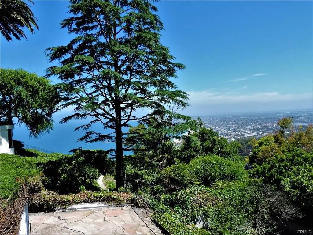 Palos Verdes Estates, CA 90274,888 Via Del Monte