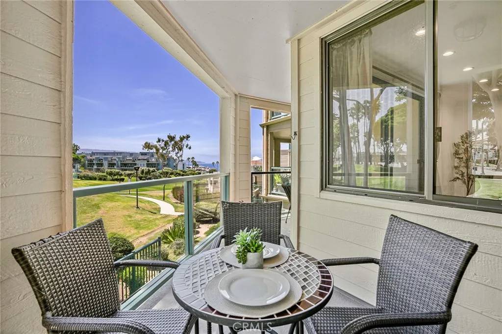 Redondo Beach, CA 90277,120 The Village #210