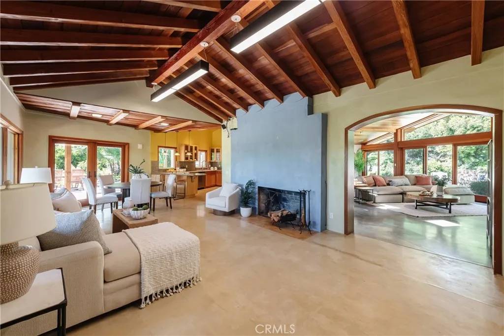 Rolling Hills, CA 90274,2 Chuckwagon Road