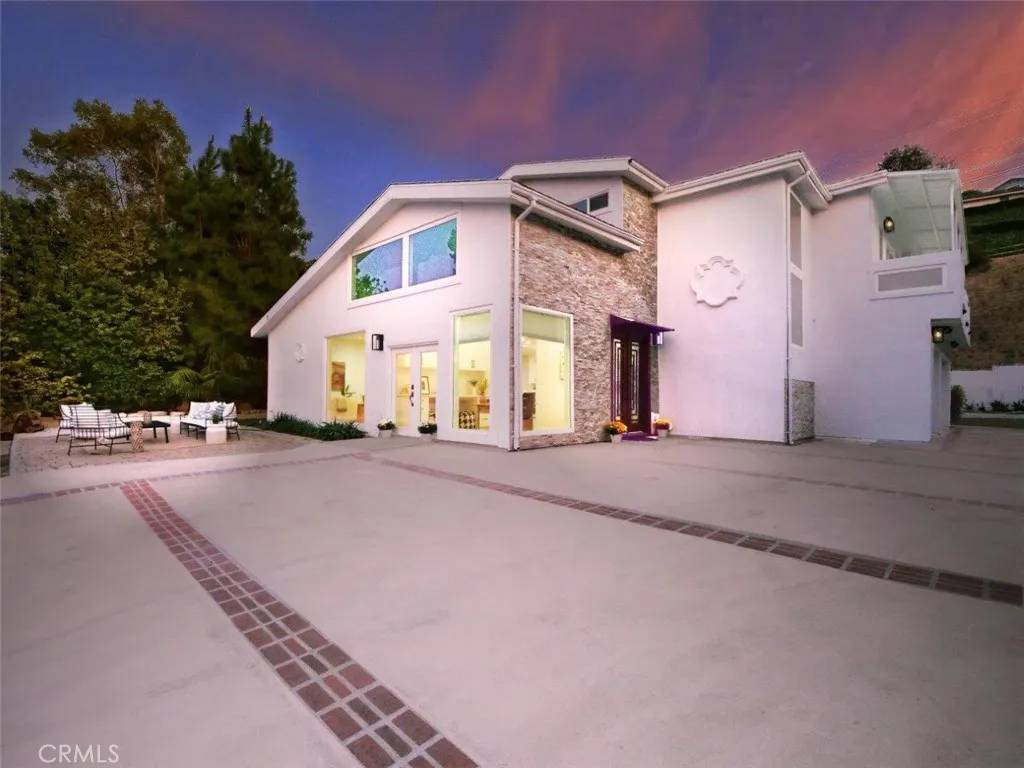 Rancho Palos Verdes, CA 90275,5 Cayuse Lane