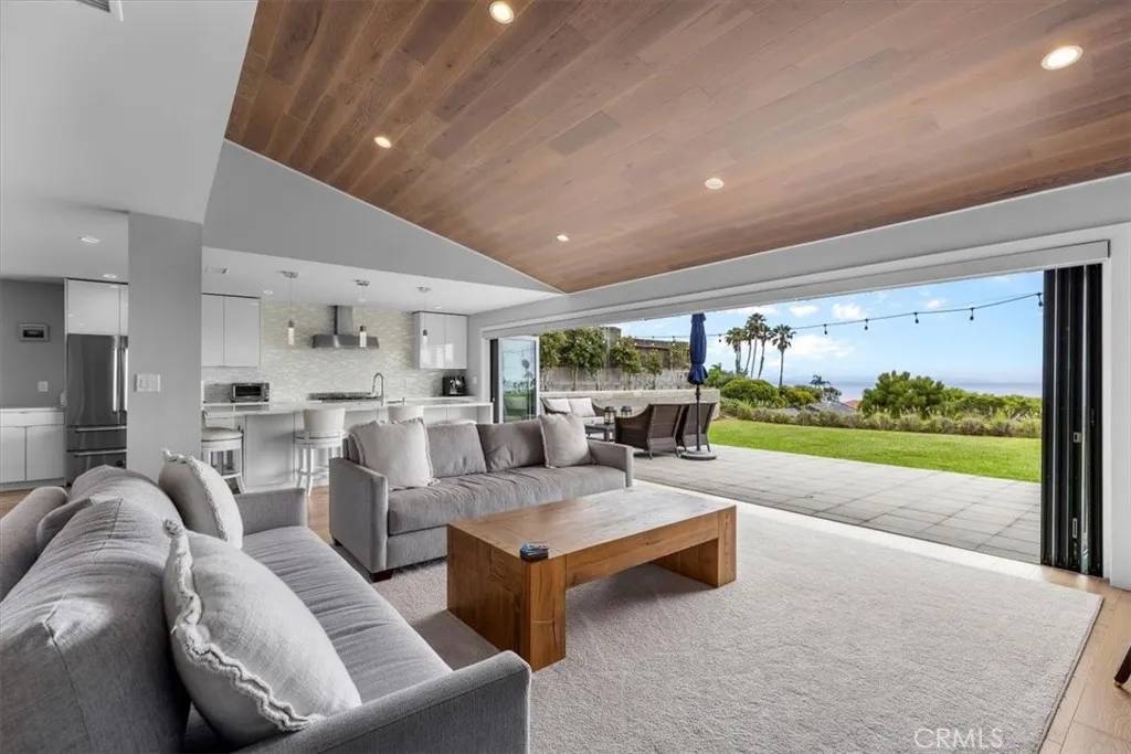 Rancho Palos Verdes, CA 90275,7292 Berry Hill Drive