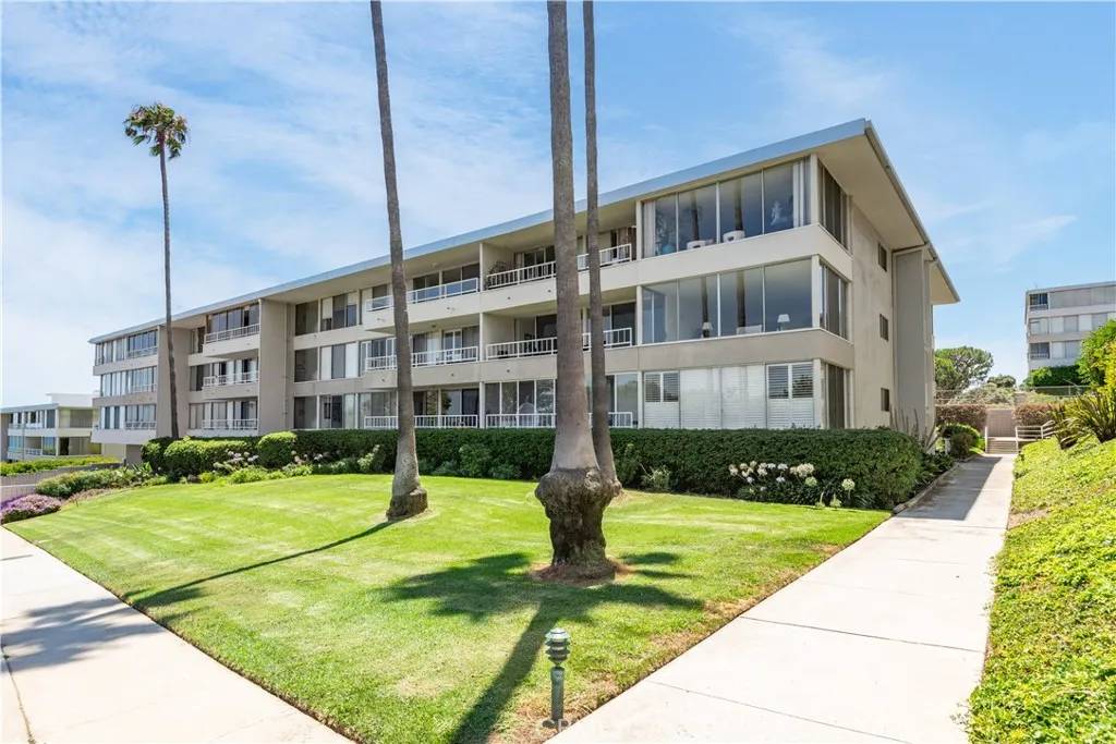 Rancho Palos Verdes, CA 90275,32679 Seagate Drive #208