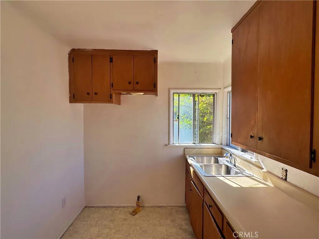 Lomita, CA 90717,1852 260th