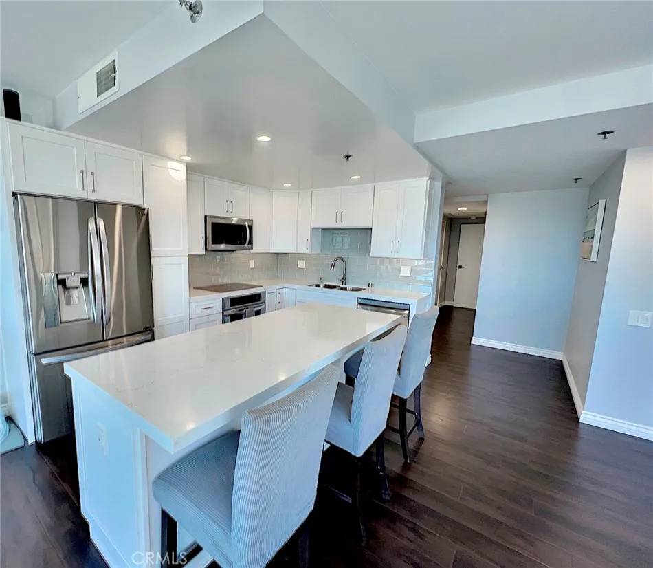 Long Beach, CA 90802,525 E Seaside Way #1009