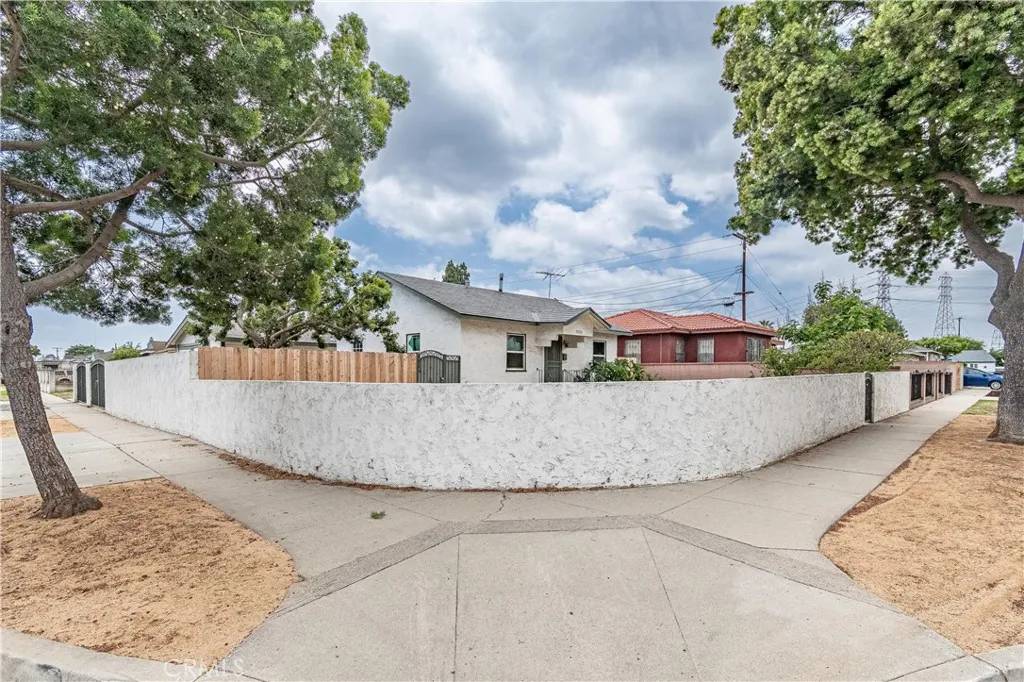 Norwalk, CA 90650,10526 Downey Norwalk Road