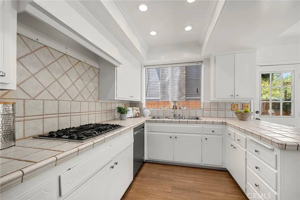 La Habra, CA 90631,860 Whitebook Drive