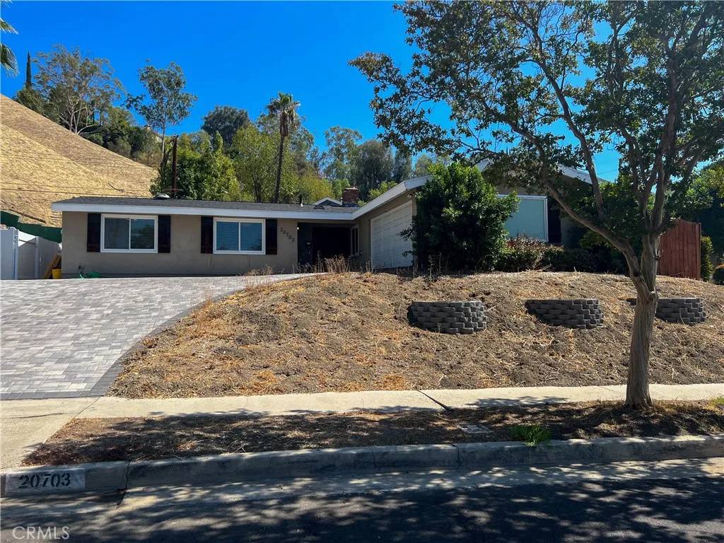 Woodland Hills, CA 91367,20703 Collins Street