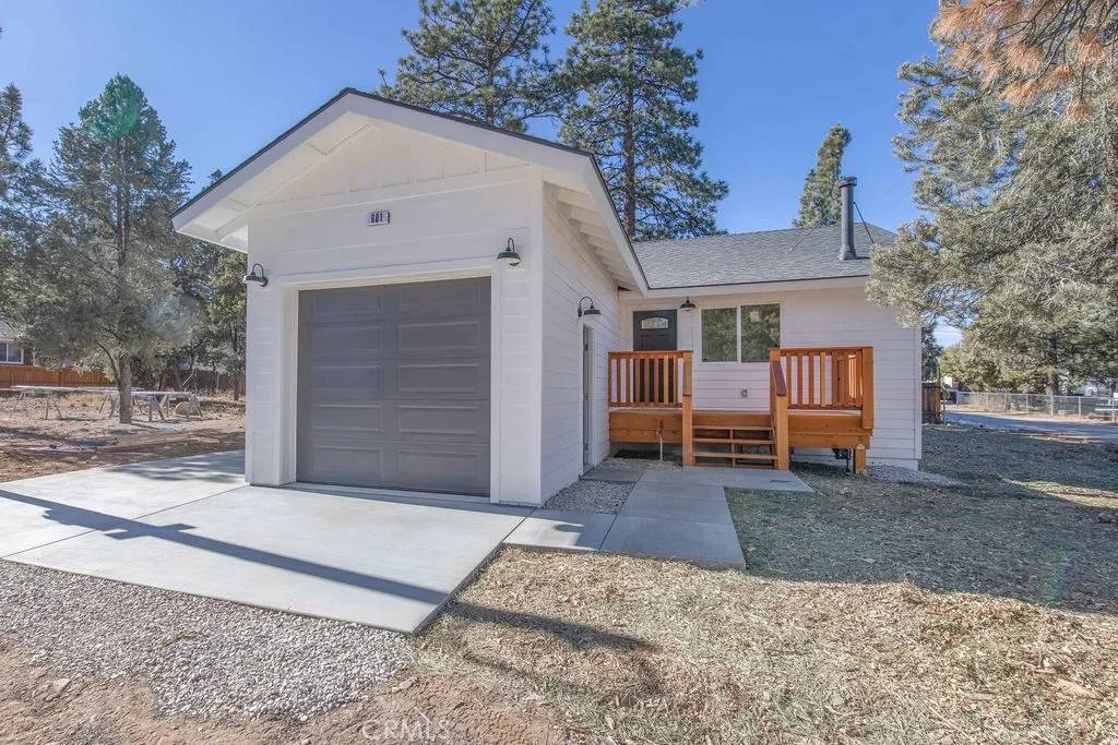 Big Bear City, CA 92314,901 Ash Lane Lane