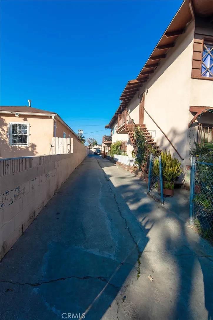 South Gate, CA 90280,5139 Wood Avenue