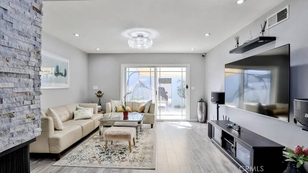 Tustin, CA 92780,1084 Mitchell Avenue