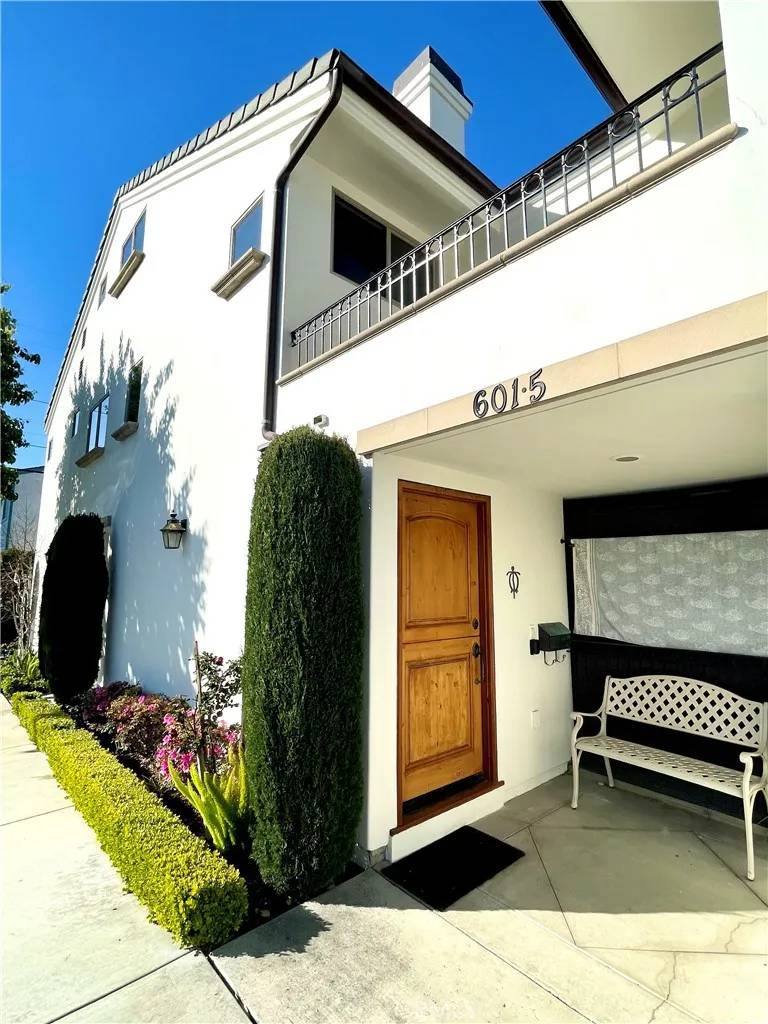 Corona Del Mar, CA 92625,601 Poinsettia Avenue