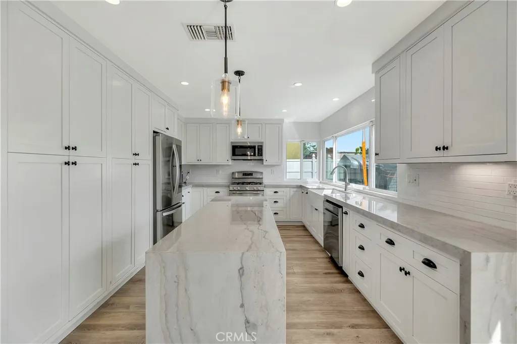 Tustin, CA 92780,1891 Hampshire Road