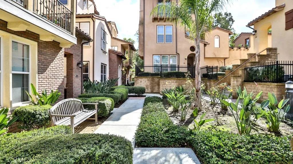 Irvine, CA 92603,120 Tall Oak