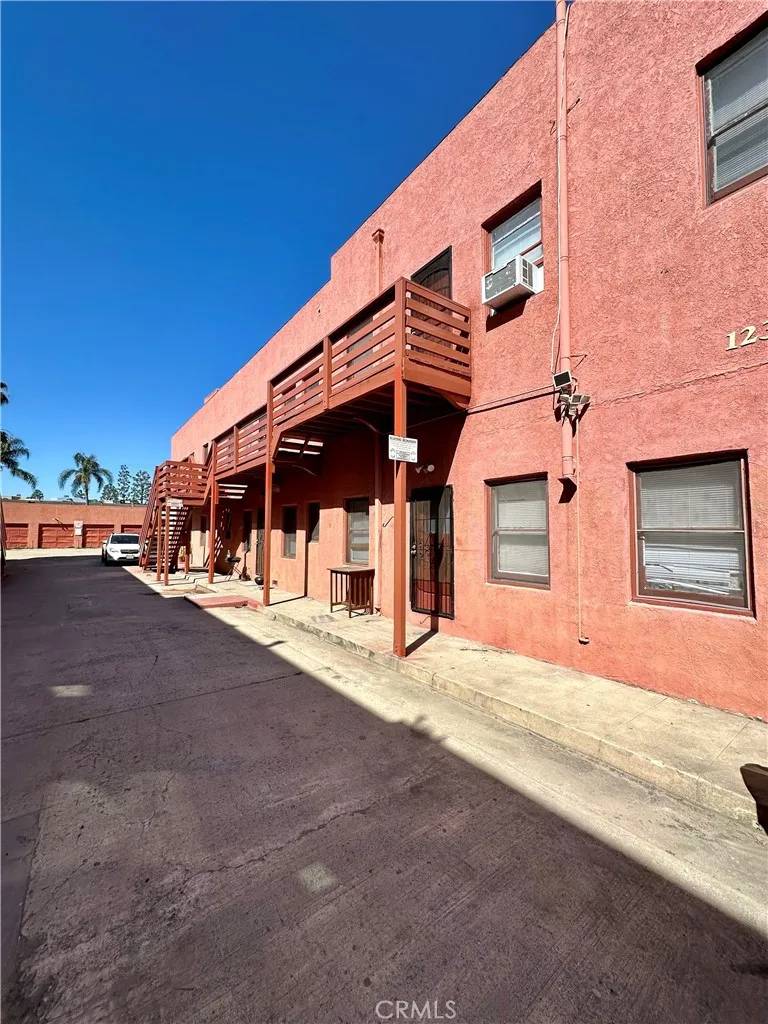 Long Beach, CA 90802,1229 E 4th Street