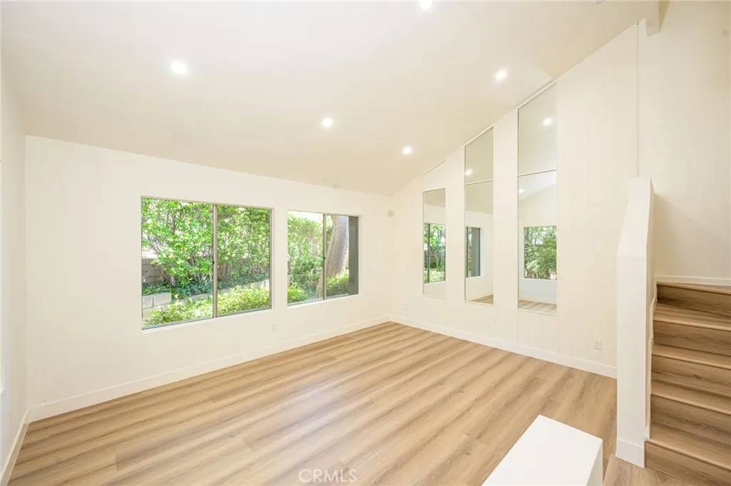 Agoura Hills, CA 91301,27428 Rondell Street