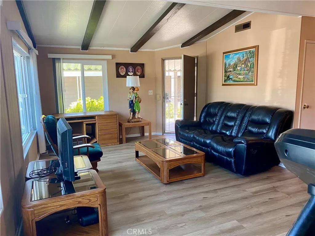 Placentia, CA 92870,320 Lakepark