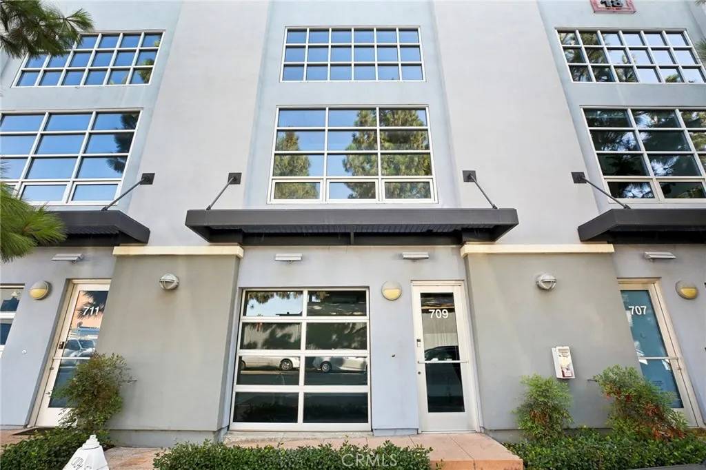 Santa Ana, CA 92701,709 N Poinsettia Street