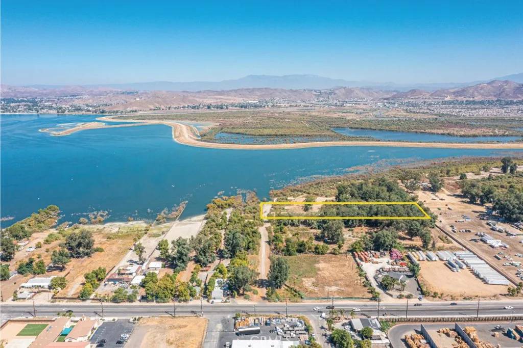 Lake Elsinore, CA 92530,0 371-130-012