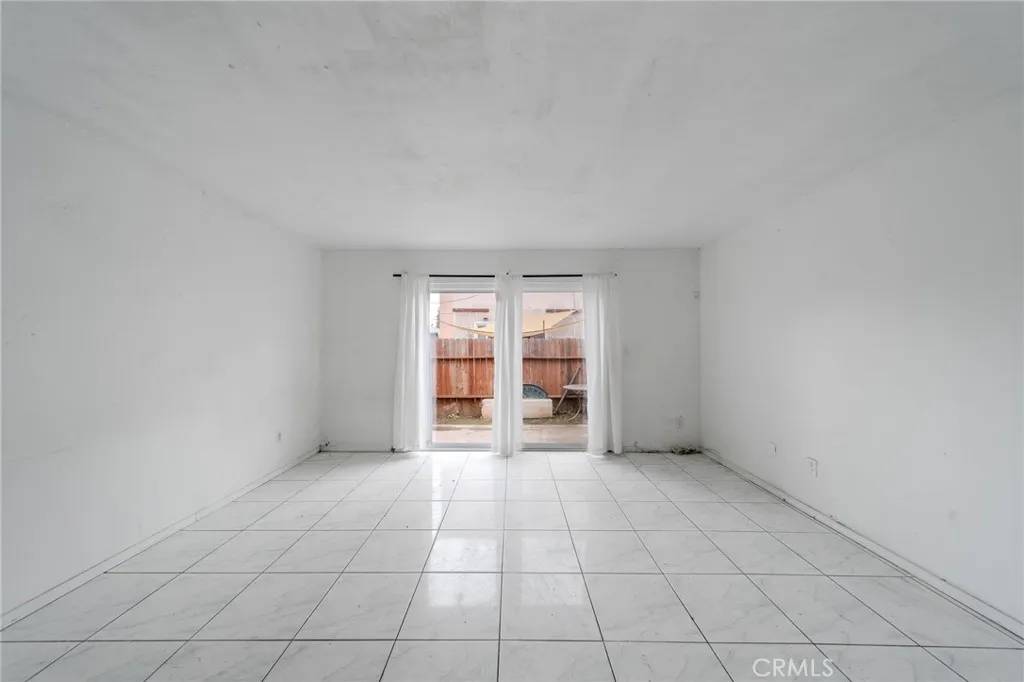 Santa Ana, CA 92701,1001 E Camile Street #H1