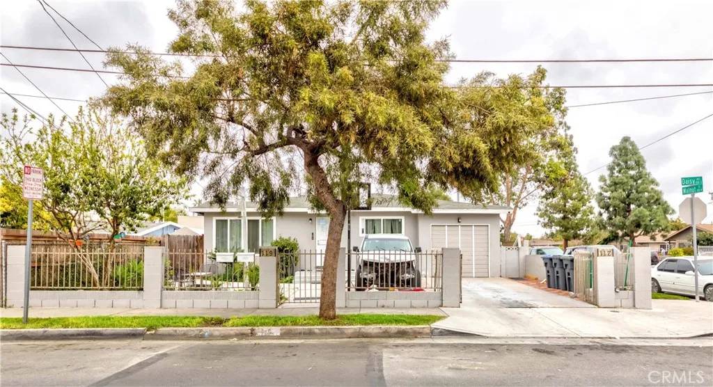 Santa Ana, CA 92703,117 S Daisy Avenue