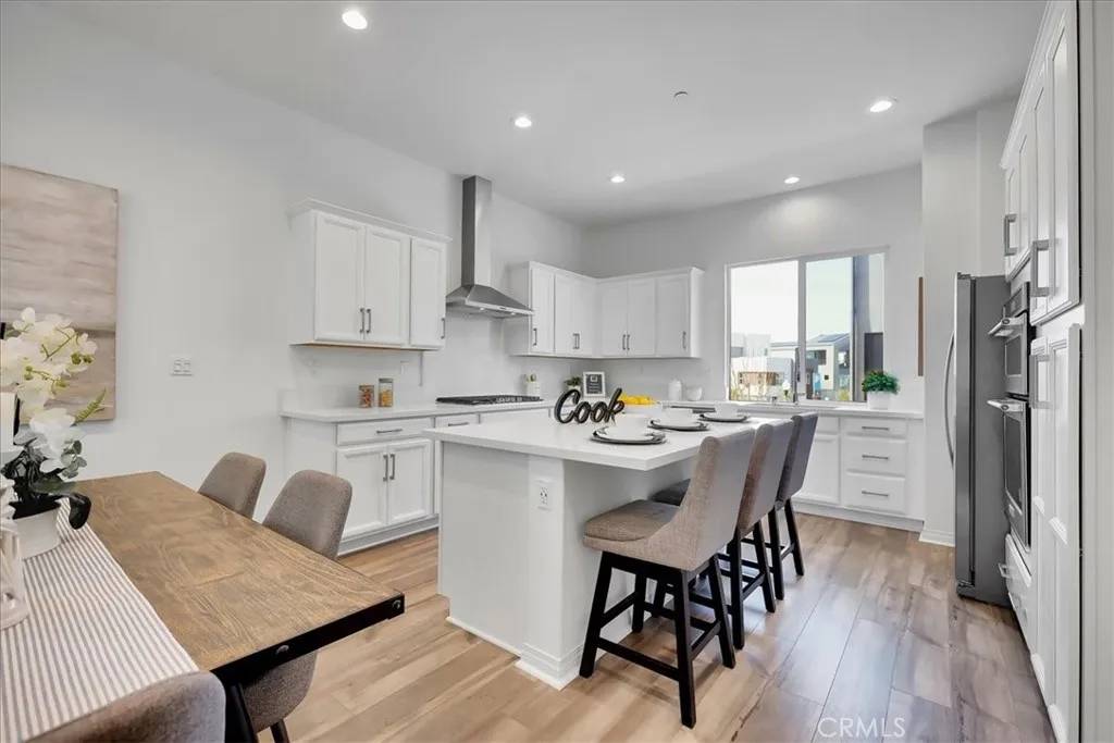 Irvine, CA 92618,168 Sawbuck