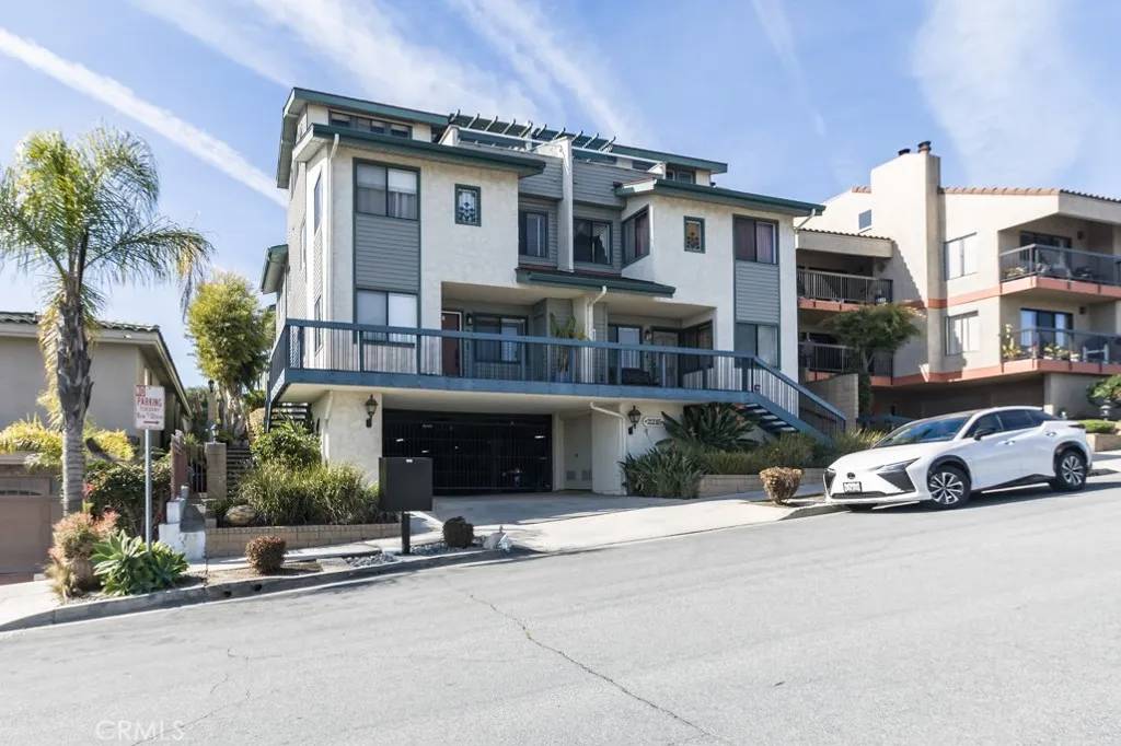 Signal Hill, CA 90755,2215 Molino Avenue #C