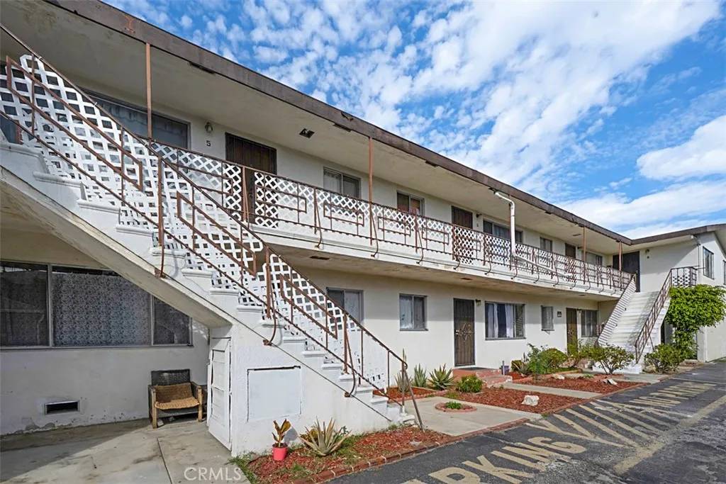 Inglewood, CA 90301,210 N Eucalyptus Avenue
