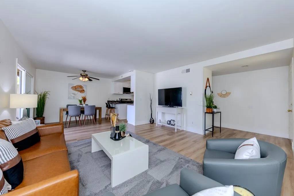 Tustin, CA 92780,1881 Mitchell Avenue #5