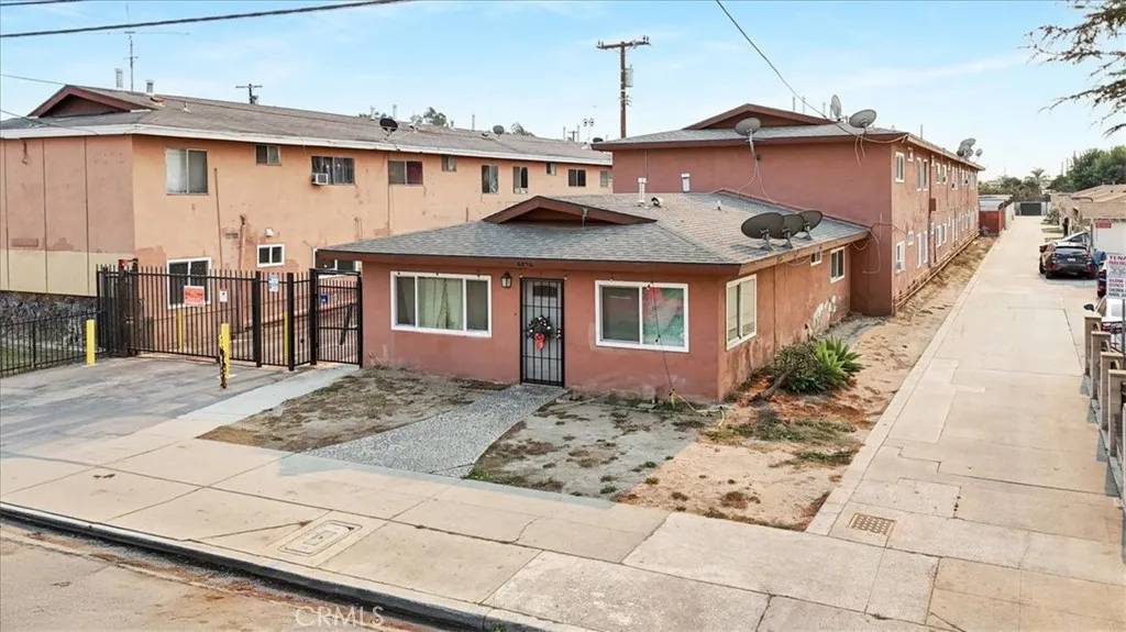 Cudahy, CA 90201,4426 Clara Street