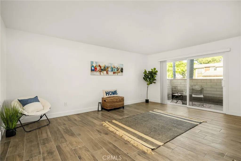 Orange, CA 92868,700 W La Veta Avenue #I11