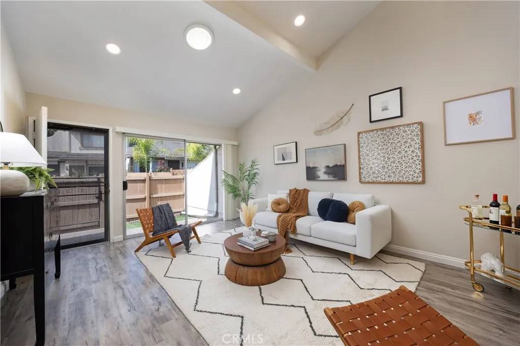 Fullerton, CA 92833,2335 Conejo Lane #24