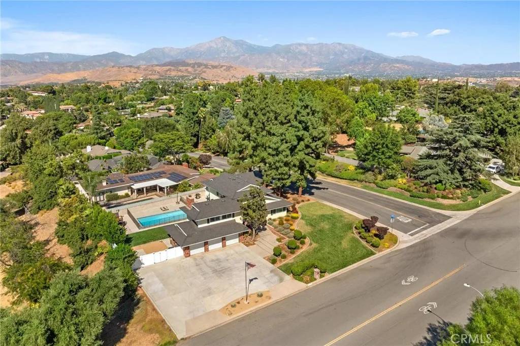 Redlands, CA 92373,30746 E Sunset Drive South