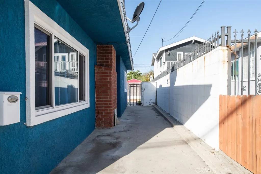 Signal Hill, CA 90755,1871 Junipero Avenue