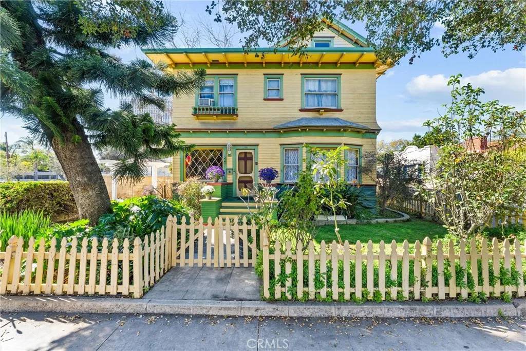 Santa Ana, CA 92701,1106 North Spurgeon Street