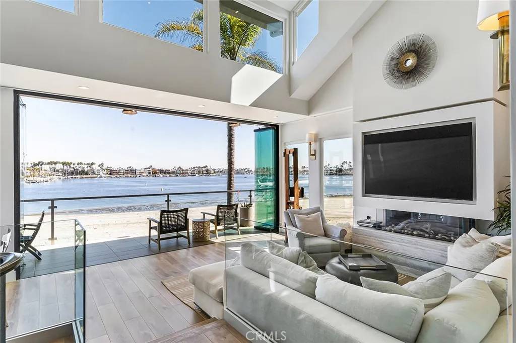 Long Beach, CA 90803,6302 E Bay Shore