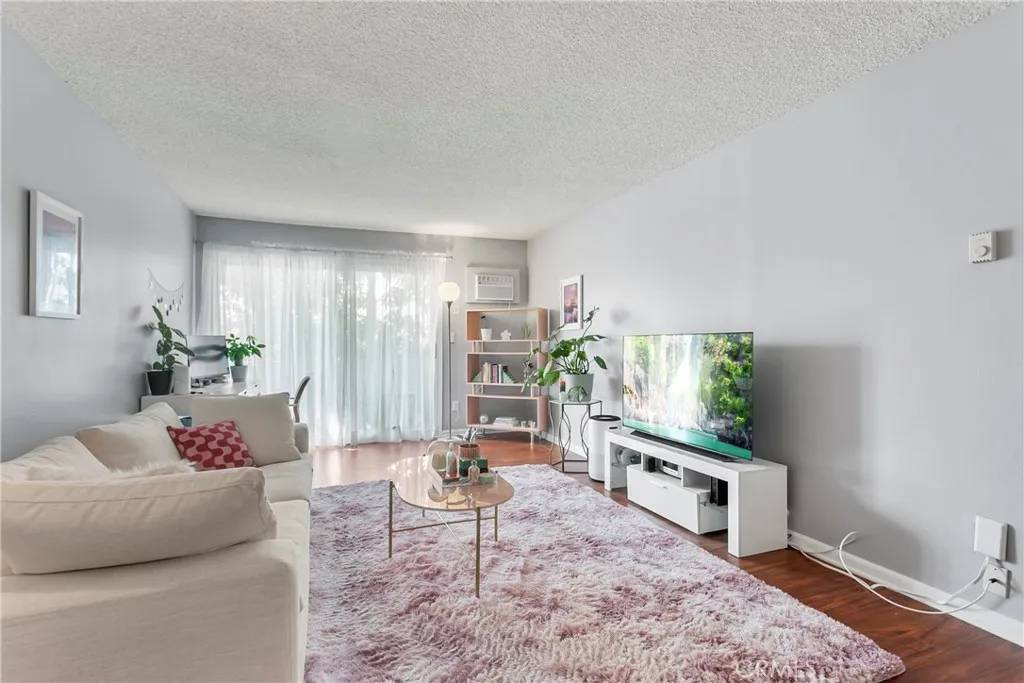 Los Angeles, CA 90025,1712 Colby Avenue #105