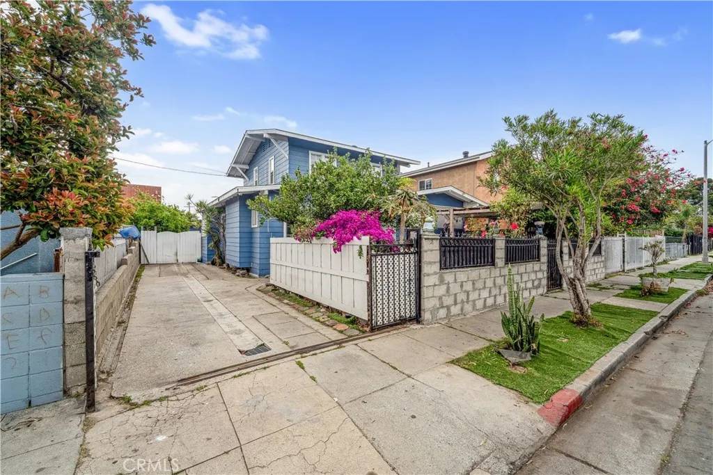 Los Angeles, CA 90044,6324 Denver Avenue