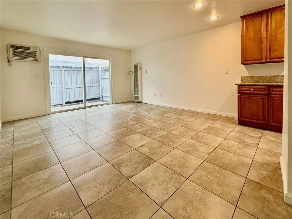 Santa Ana, CA 92701,1001 E Grant Street #D3