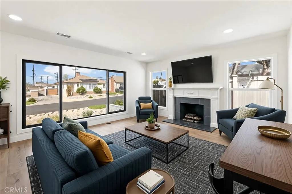 Los Angeles, CA 90056,6242 Morley Avenue