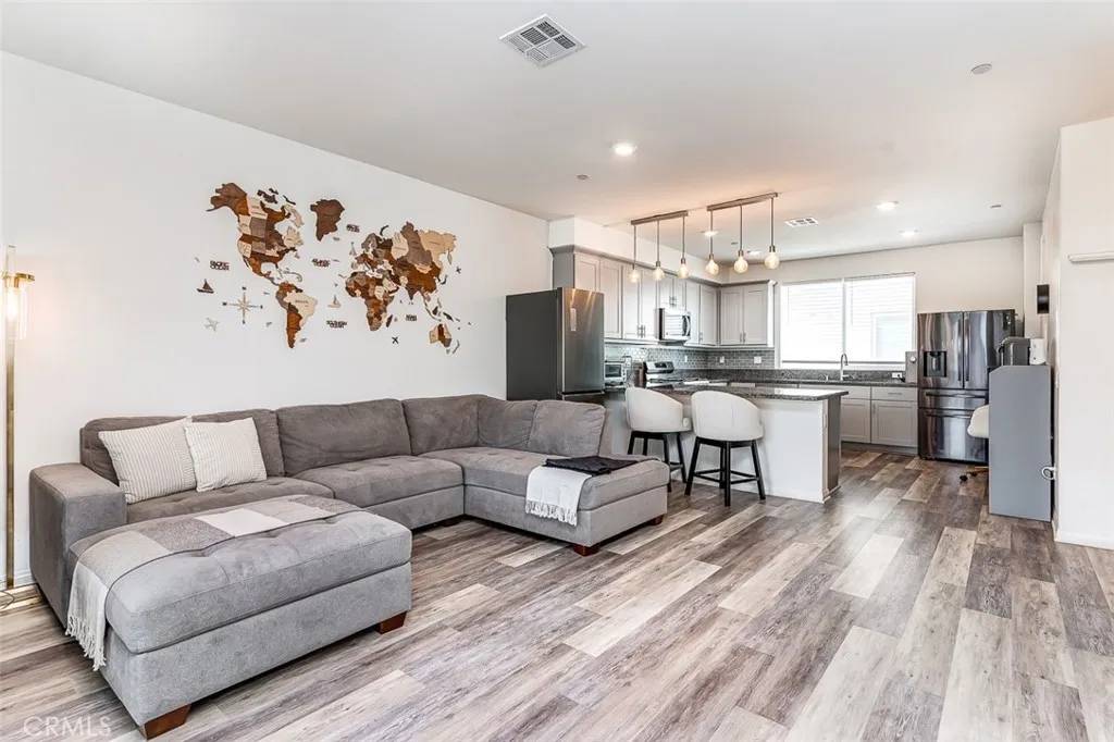 Gardena, CA 90247,14057 Ruby Lane #4