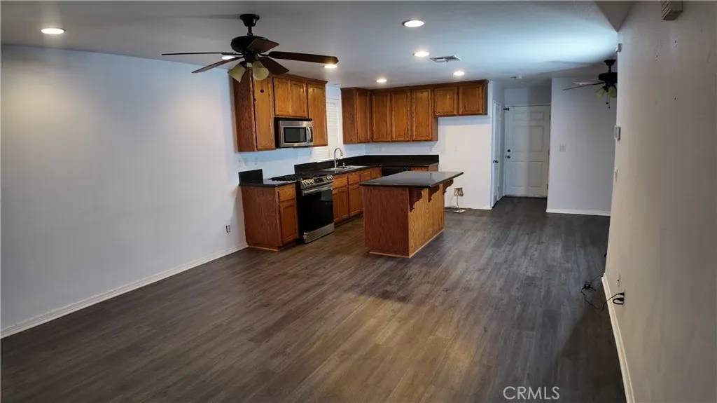 Colton, CA 92324,464 W E Street